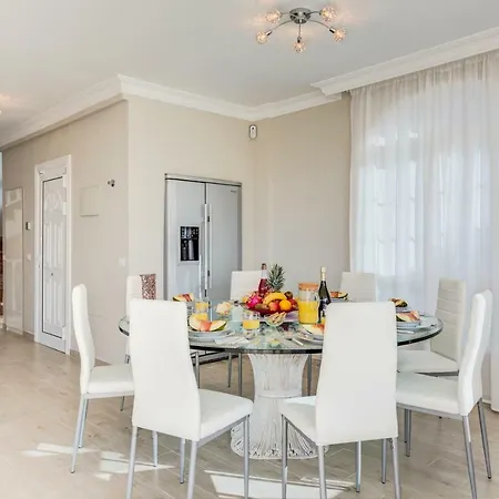 Βίλα Luxury White With Sea View, Heated Pool Costa Adeje (Tenerife)