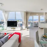 Luxury White With Sea View, Heated Pool فيلة