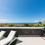 Luxury White With Sea View, Heated Pool 别墅