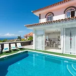 Luxury White With Sea View, Heated Pool 别墅 阿德耶