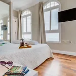 فيلة Luxury White With Sea View, Heated Pool أذيخي