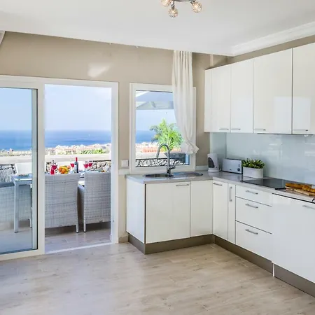 Luxury White With Sea View, Heated Pool Vila