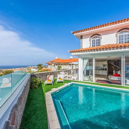 Luxury White With Sea View, Heated Pool Vila