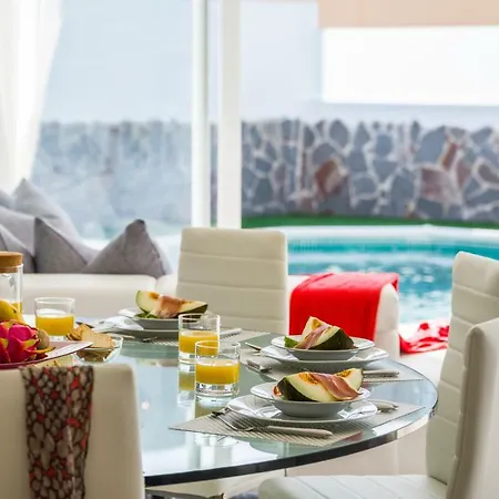 Luxury White With Sea View, Heated Pool Villa *