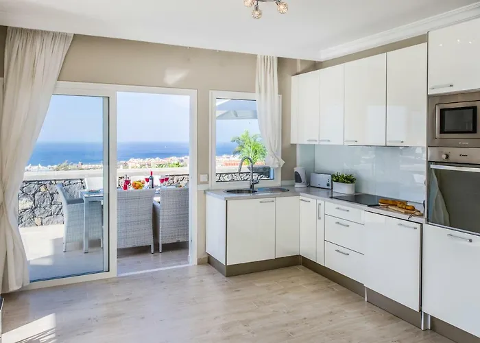 Luxury White With Sea View, Heated Pool Willa