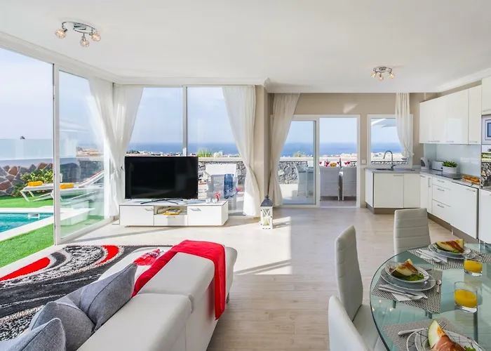 Luxury White With Sea View, Heated Pool Willa