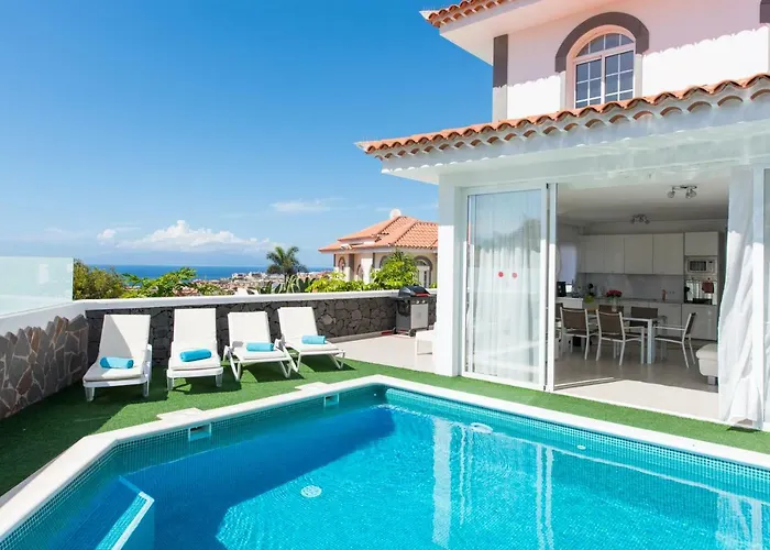 Luxury White With Sea View, Heated Pool Villa