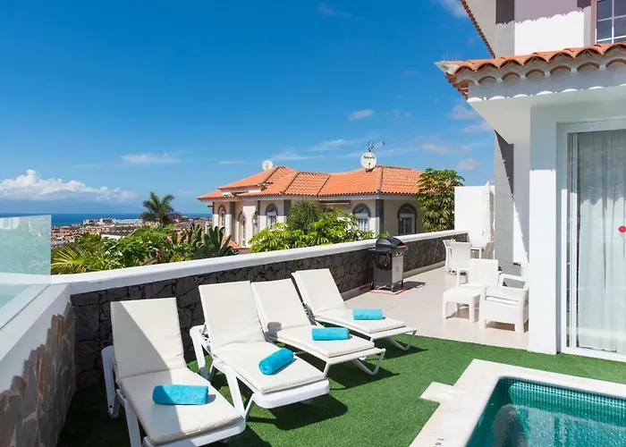 Luxury White With Sea View, Heated Pool Willa