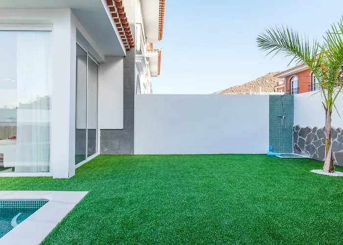 Willa Luxury White With Sea View, Heated Pool