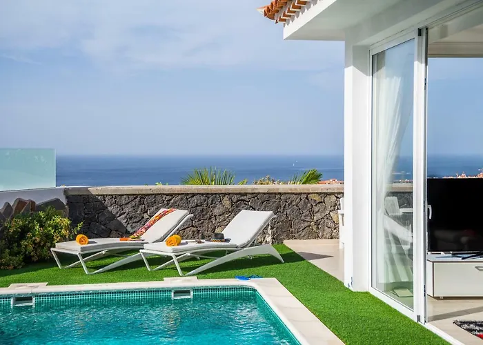 Willa Luxury White With Sea View, Heated Pool