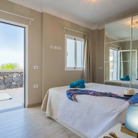 Luxury White With Sea View, Heated Pool וילה *