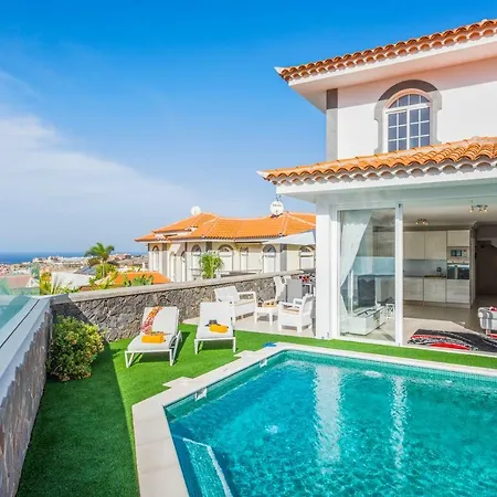 Luxury White With Sea View, Heated Pool Villa *