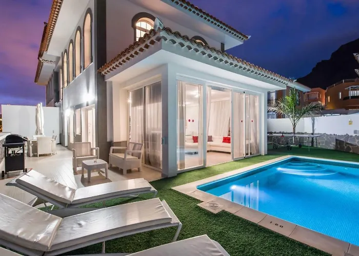 Вилла Luxury White With Sea View, Heated Pool Адехе