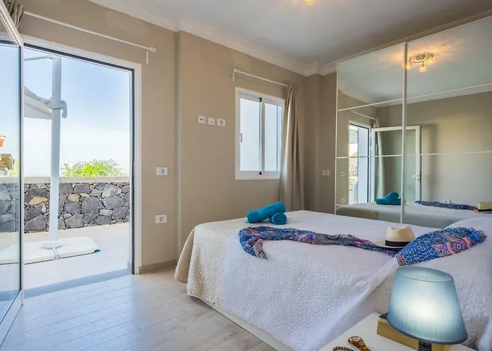 Luxury White With Sea View, Heated Pool Вилла *